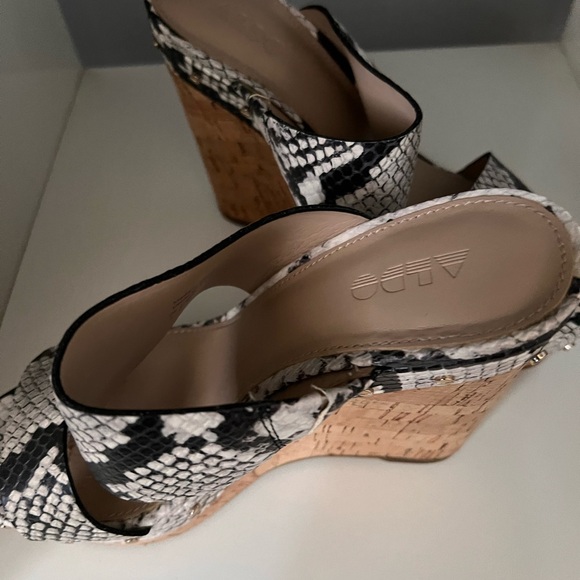 Aldo size 6 platform - Picture 2 of 3